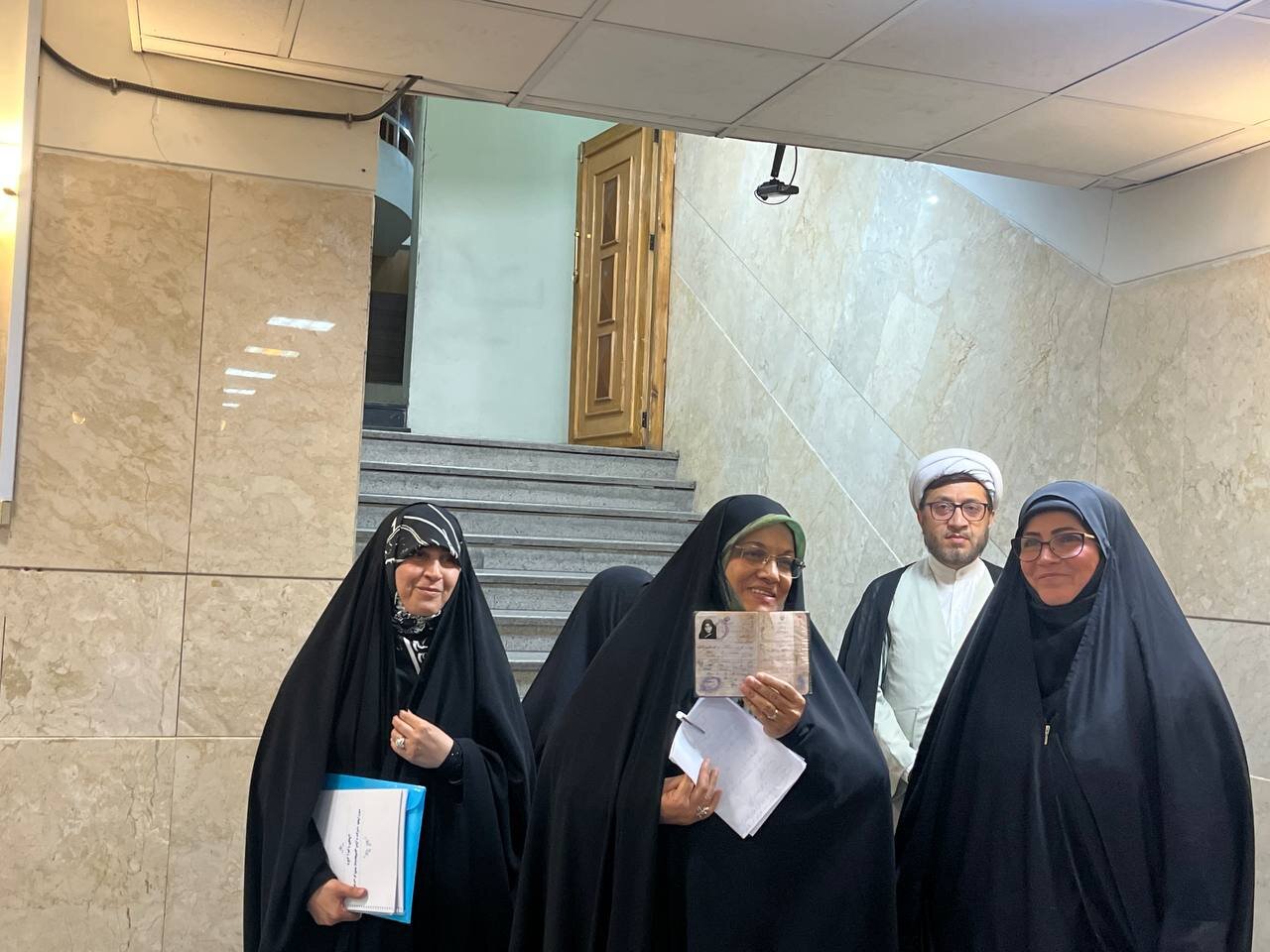 عکسی از اولین کاندیدای زن انتخابات ریاست جمهوری /فداحسین مالکی هم آمد