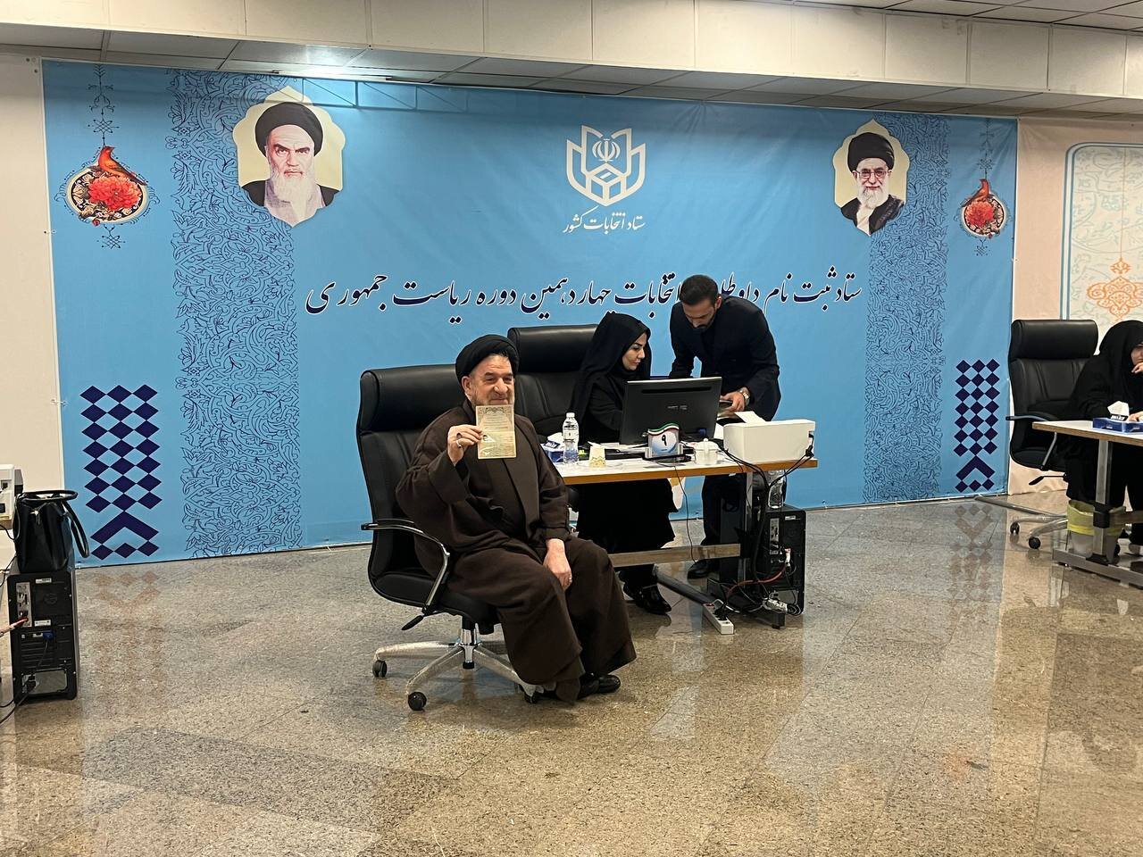 معاون احمدی نژاد کاندیدای ریاست جمهوری شد /حضور طولانی مدت میرتاجالدینی در داخل خودرو