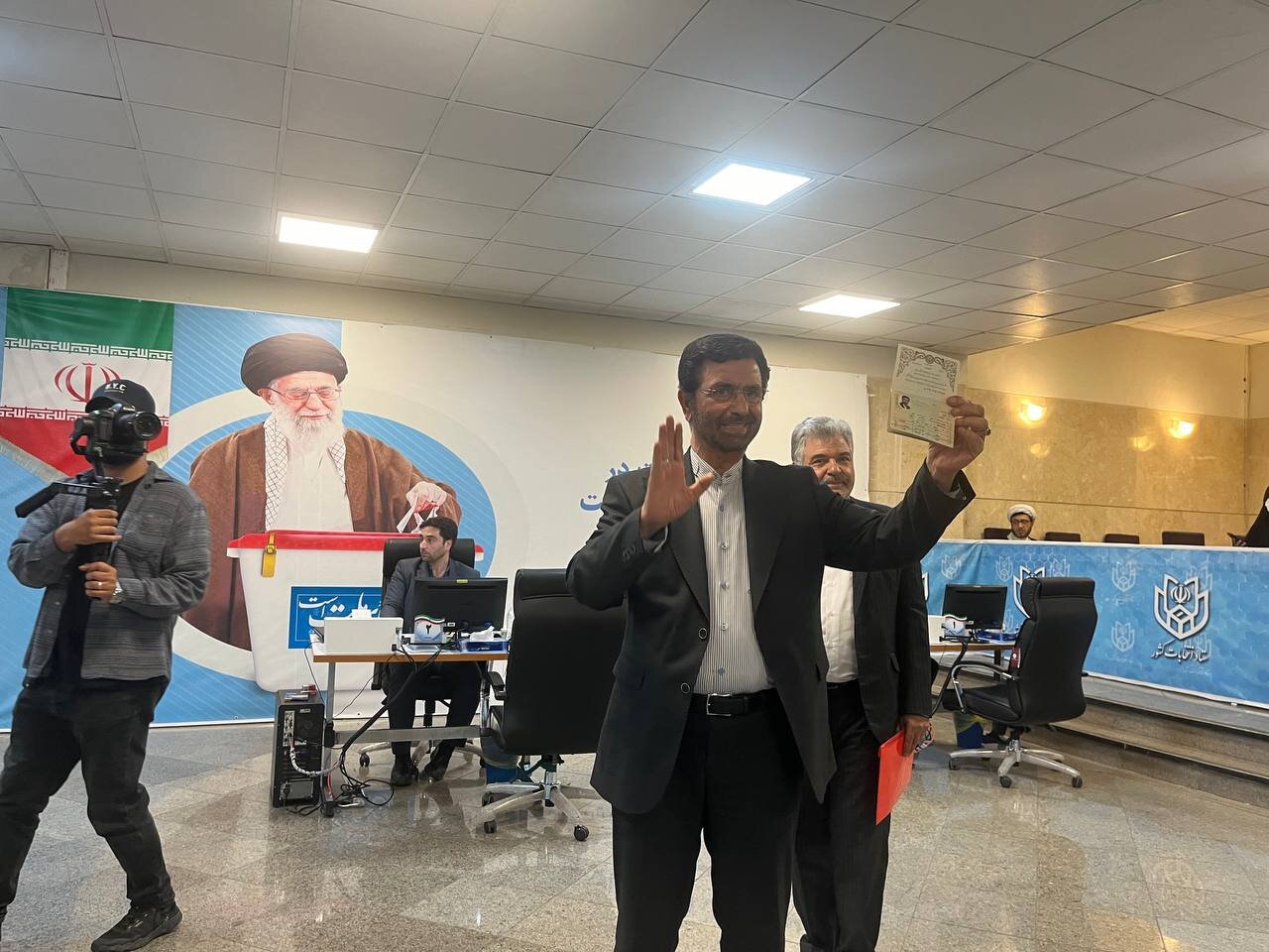 عکسی از اولین کاندیدای زن انتخابات ریاست جمهوری /فداحسین مالکی هم آمد