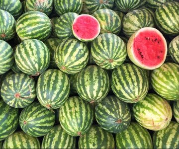 خوردن هندوانه قرمز ممنوع / این افراد زیادی هندوانه نخورند خوردن هندوانه قرمز ممنوع / این افراد زیادی هندوانه نخورند