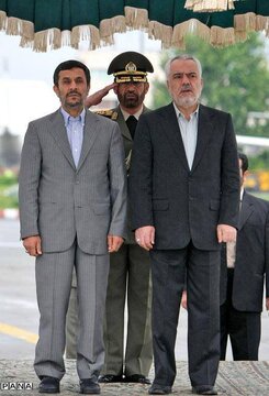 عکسی از آجودان احمدی نژاد در وزارت کشور / او هم کاندیدای ریاست جمهوری شد