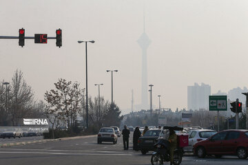 هوای تهران در مرز آلودگی / 2 منطقه پایتخت در وضعیت قرمز
