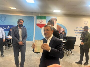 واکنش احمدی نژاد به احتمال ردصلاحیت مجدد از سوی شورای نگهبان / این شناسنامه خیلی احترام دارد، کلا ساخت ایران است