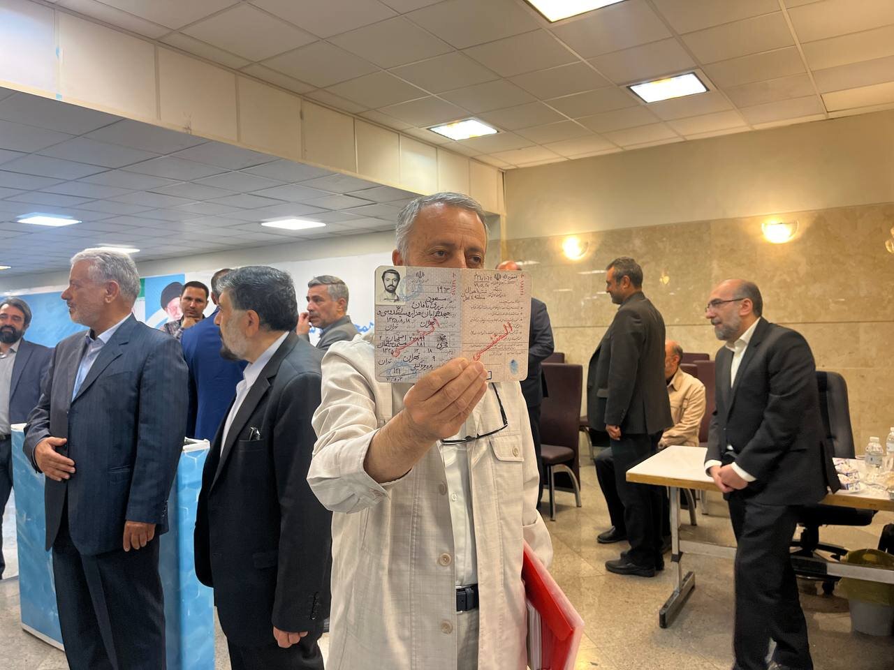 معاون احمدی نژاد کاندیدای ریاست جمهوری شد /عکسی از شناسنامه المثنی زریبافان