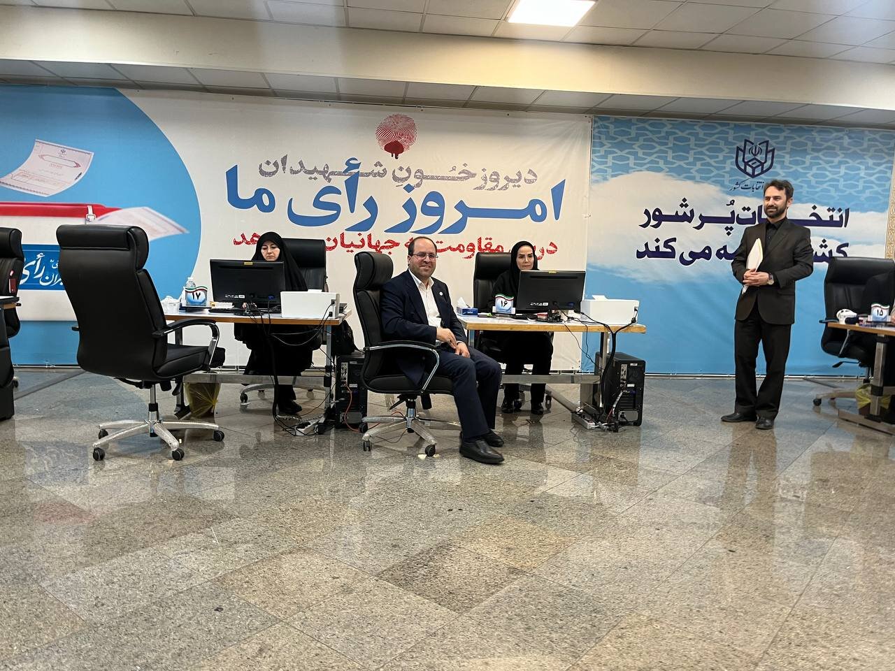 ثبت نام وزیر احمدی نژاد در انتخابات ریاست جمهوری/ رئیس دانشگاه تهران هم آمد +عکس