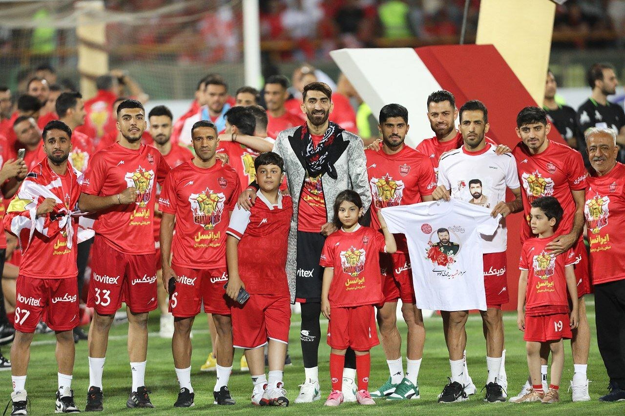 عکس‌| پرسپولیسی‌ها به یاد همراه شهید رئیسی 2