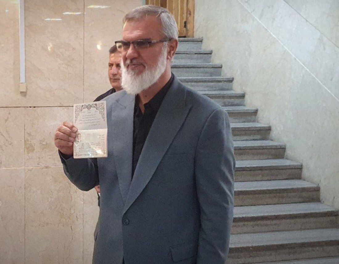 عکس| ثبتنام یک پرسپولیسی در انتخابات ریاست جمهوری