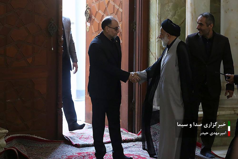 اولین تصاویر از وحید حقانیان پس از ثبتنام در انتخابات ریاستجمهوری