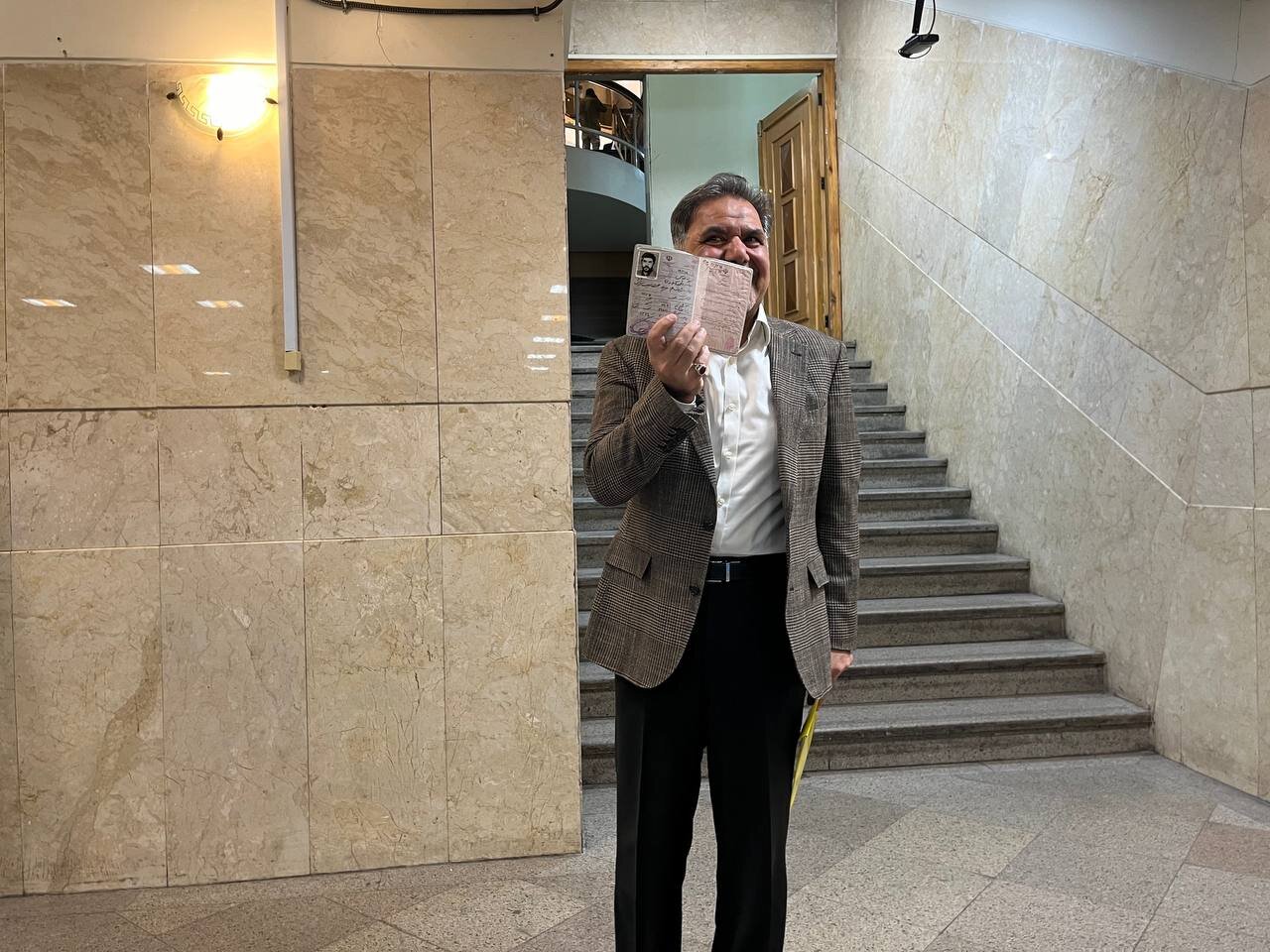 عباس آخوندی کاندیدای انتخابات ۱۴۰۳ شد/ منظور شناسنامه به دست آمد/ یک نماینده هم کاندیدا شد+ عکس