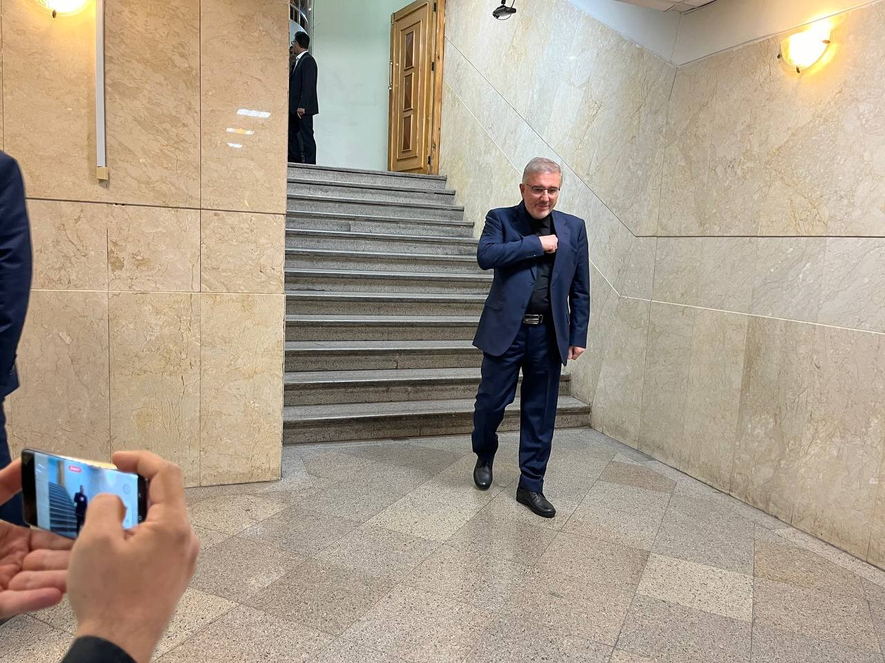 عباس آخوندی کاندیدای انتخابات ۱۴۰۳ شد/ منظور شناسنامه به دست آمد/ یک نماینده هم کاندیدا شد+ عکس