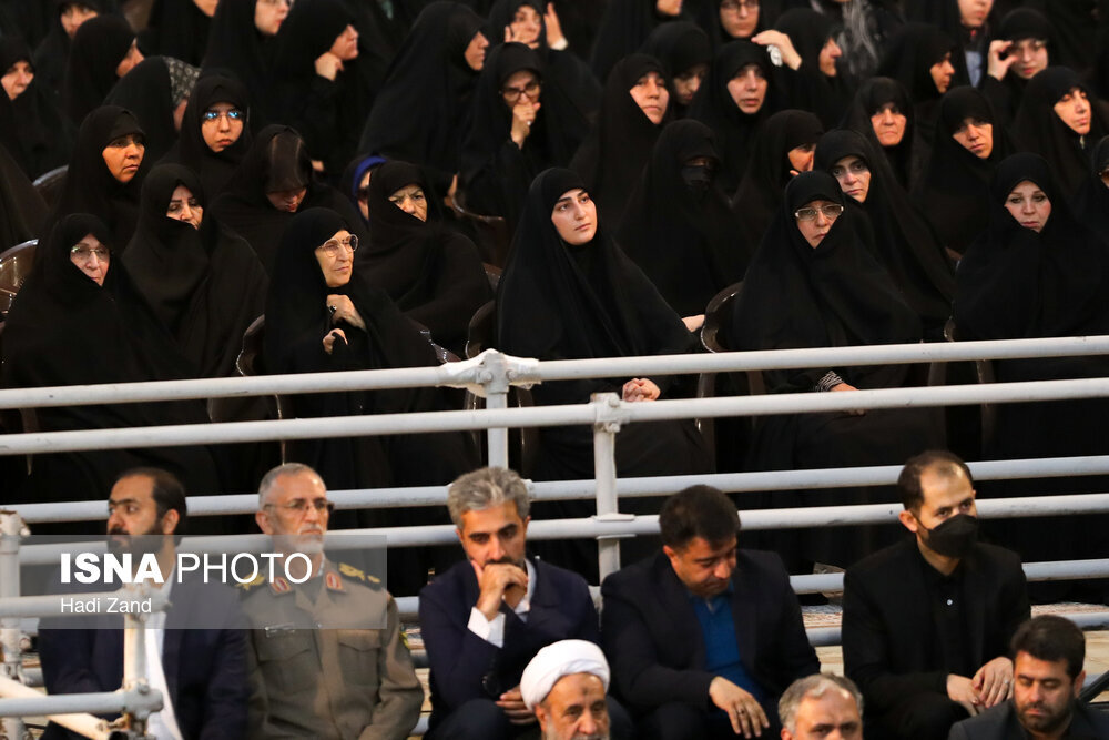 عکسی از میزبانی زنان خانواده امام از فرزند شهید سلیمانی