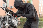 ببینید | سارق موتورسیکلت در بلوچستان لحظه سرقت موتور به دام افتاد
