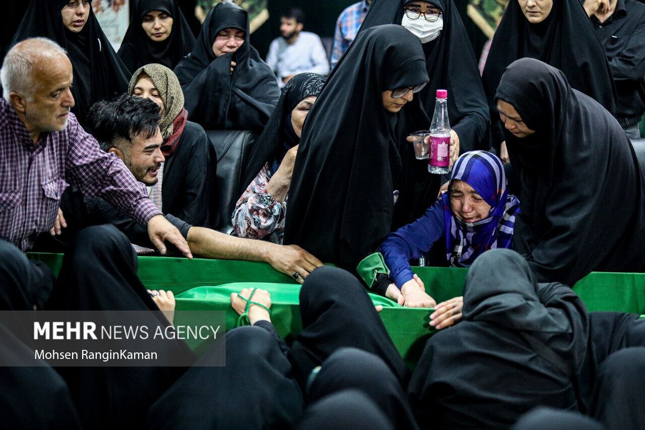 عکسهای مراسم وداع با پیکر شهیدی از لشکر فاطمیون