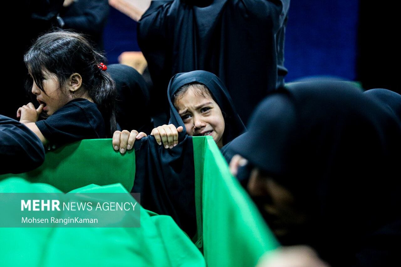 عکسهای مراسم وداع با پیکر شهیدی از لشکر فاطمیون