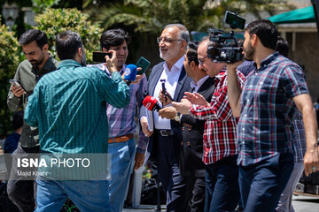 تصاویر حضور نامزدهای ریاست‌جمهوری در حیاط پاستور بعد از جلسه هیئت دولت