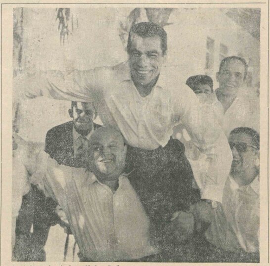 تیم ملی کشتی ایران با حضور تختی برای نخستین بار قهرمان جهان شد/ عکس