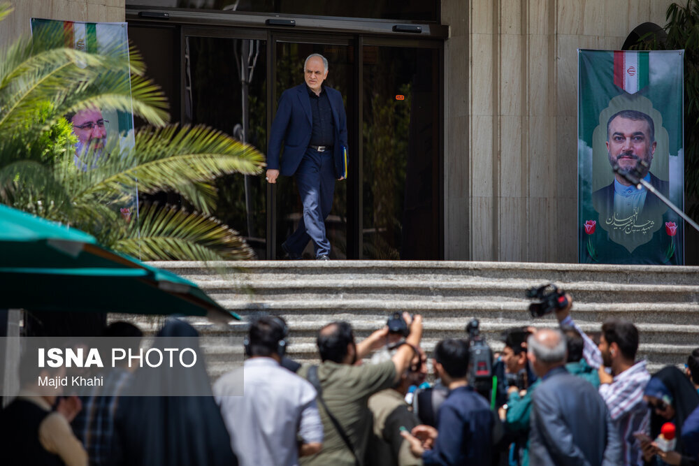 تصاویر حضور نامزدهای ریاستجمهوری در حیاط پاستور بعد از جلسه هیئت دولت