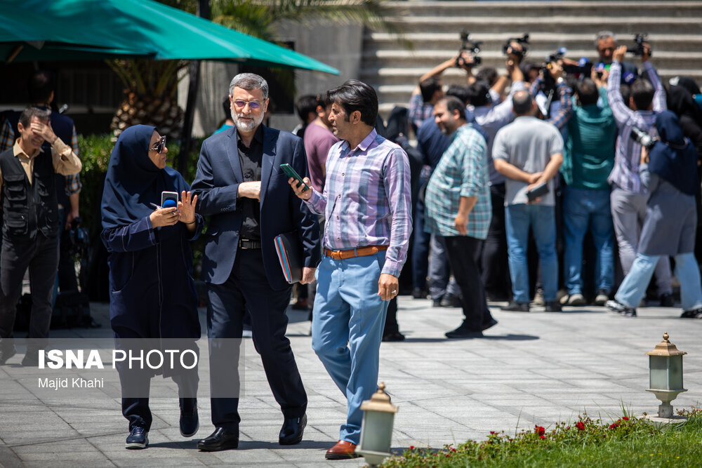 تصاویر حضور نامزدهای ریاستجمهوری در حیاط پاستور بعد از جلسه هیئت دولت