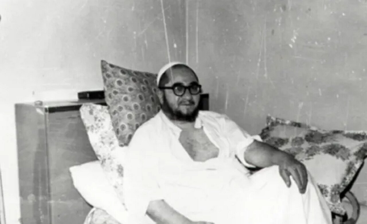 گزارش صادق خلخالی درباره اقدام به سوزاندن جسد رضاشاه، ممنوعالتحصیلی در مدرسه فیضیه و سرنوشت هویدا به اعدام. گزارش صادق خلخالی درباره اقدام به سوزاندن جسد رضاشاه، ممنوعالتحصیلی در مدرسه فیضیه و سرنوشت هویدا به اعدام.