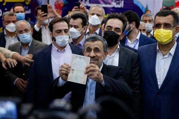 ببینید | نمایش تبلیغاتی جدید احمدی‌نژاد در امام‌زاده صالح تجریش!