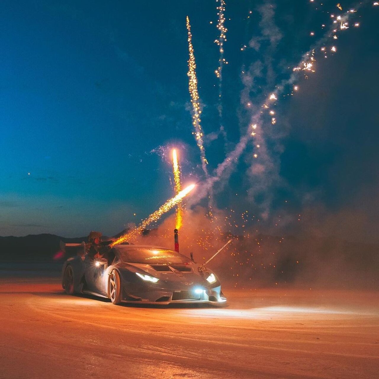 تعقیبوگریز هلیکوپتر با لامبورگینی اوارکان / عکس و فیلم