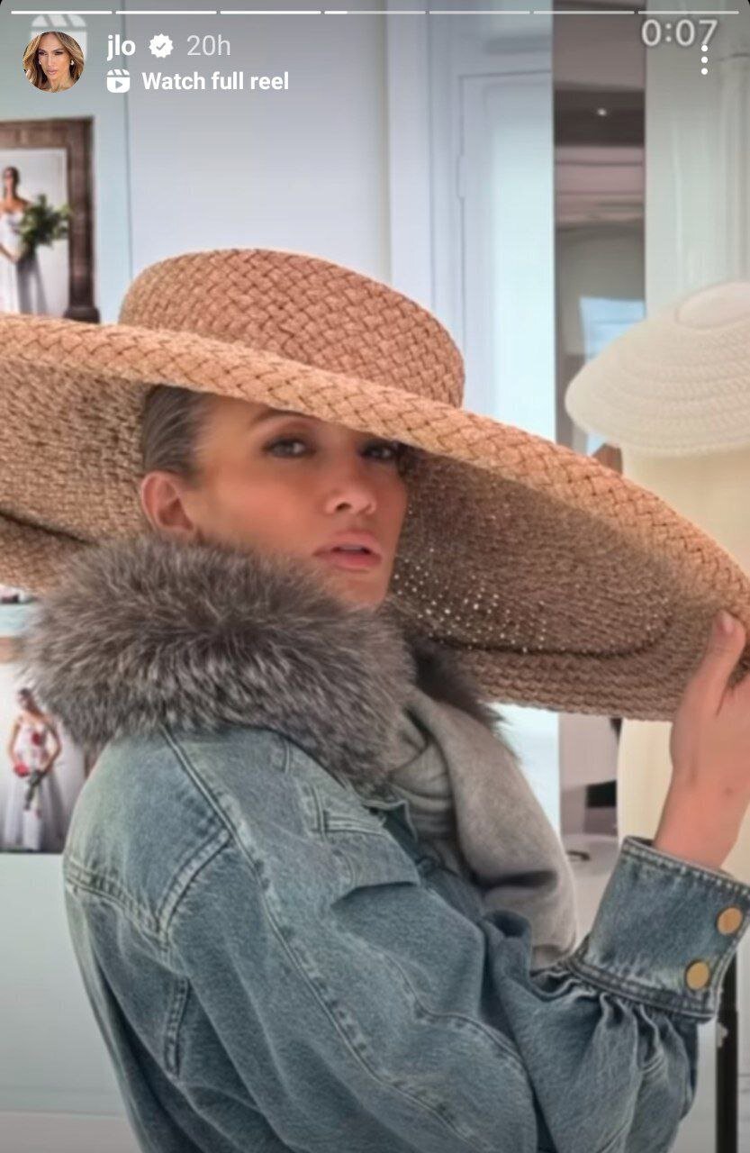 کت خز دار و کلاه تابستانی جنیفرلوپز در پاریس حاشیهساز شد/ عکس