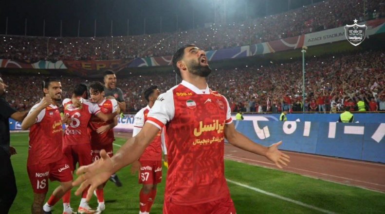 عکس  پرسپولیس یادآوری می کند قهرمان کیست!