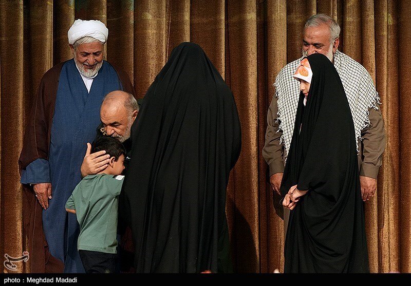 تصاویری خاص از فرمانده کل سپاه در کنار کودکان 2