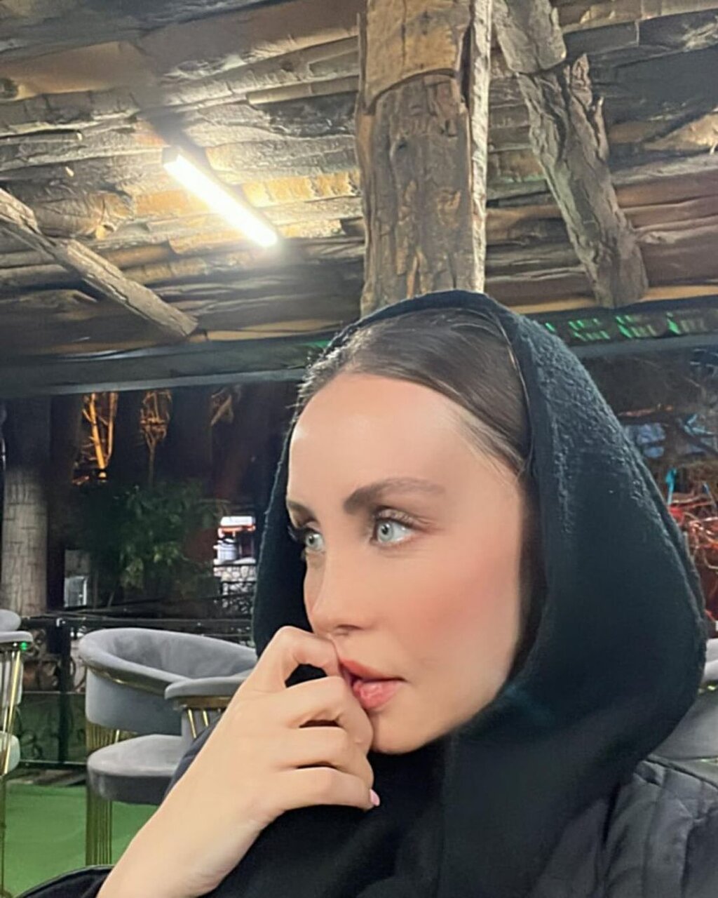 عکس از بازیگر زن سینما در سن 47 سالگی 2