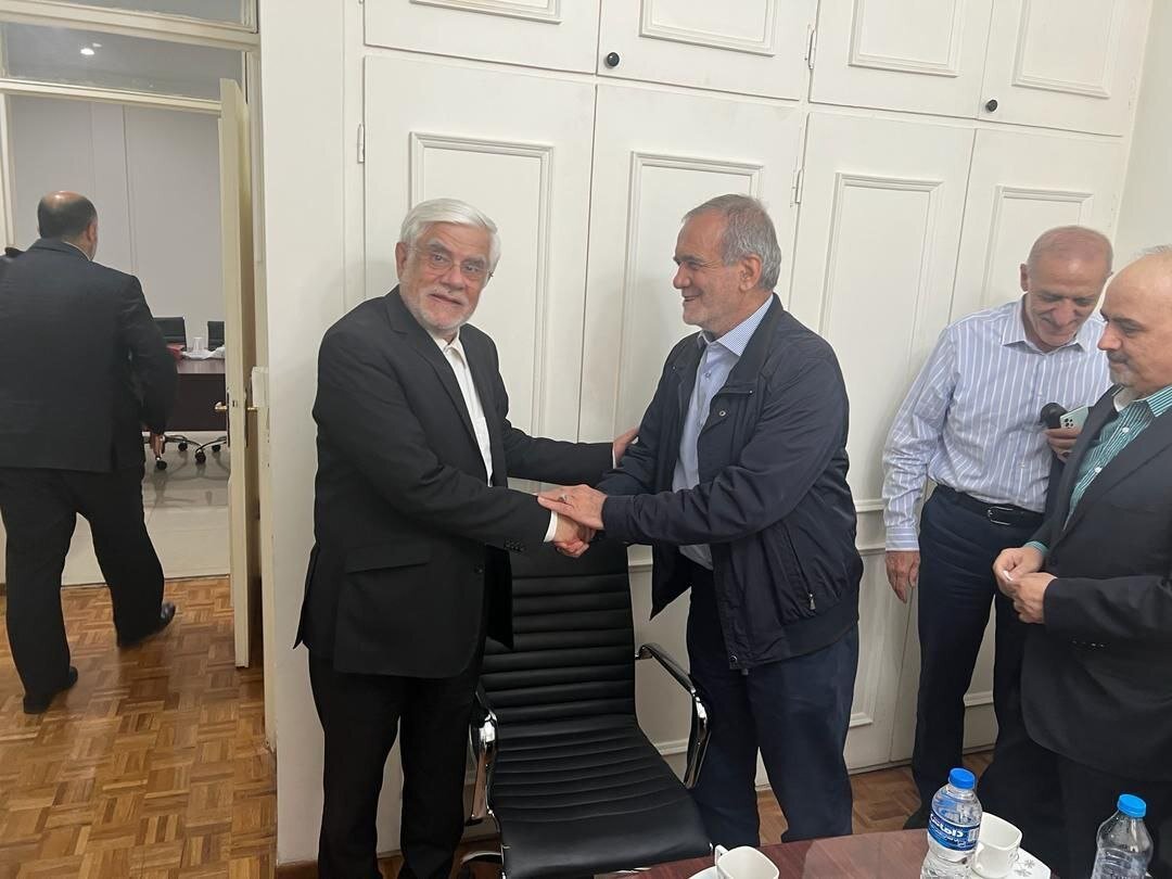 تصاویر اولین دیدار مسعود پزشکیان بعد از تأیید صلاحیت توسط شورای نگهبان