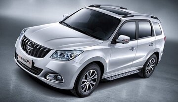 عکس | پرواز خودروی هایما بر روی دو پراید در تهران