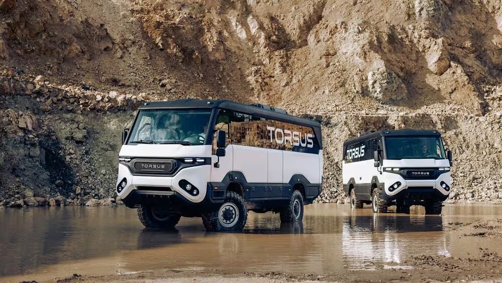 با اتوبوس هم میشود به آفرود رفت! /عکس