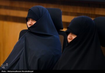 عکس | تصویری جدید از دختران شهید رئیسی در یک مراسم