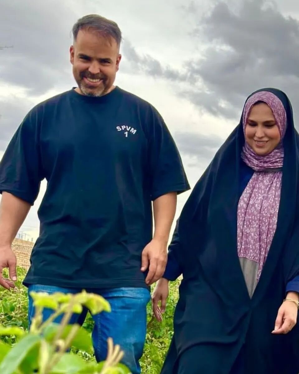 خانم خبرنگار ۲۰:۳۰ با عکسهای خانوادگیاش مورد قضاوت قرار گرفت