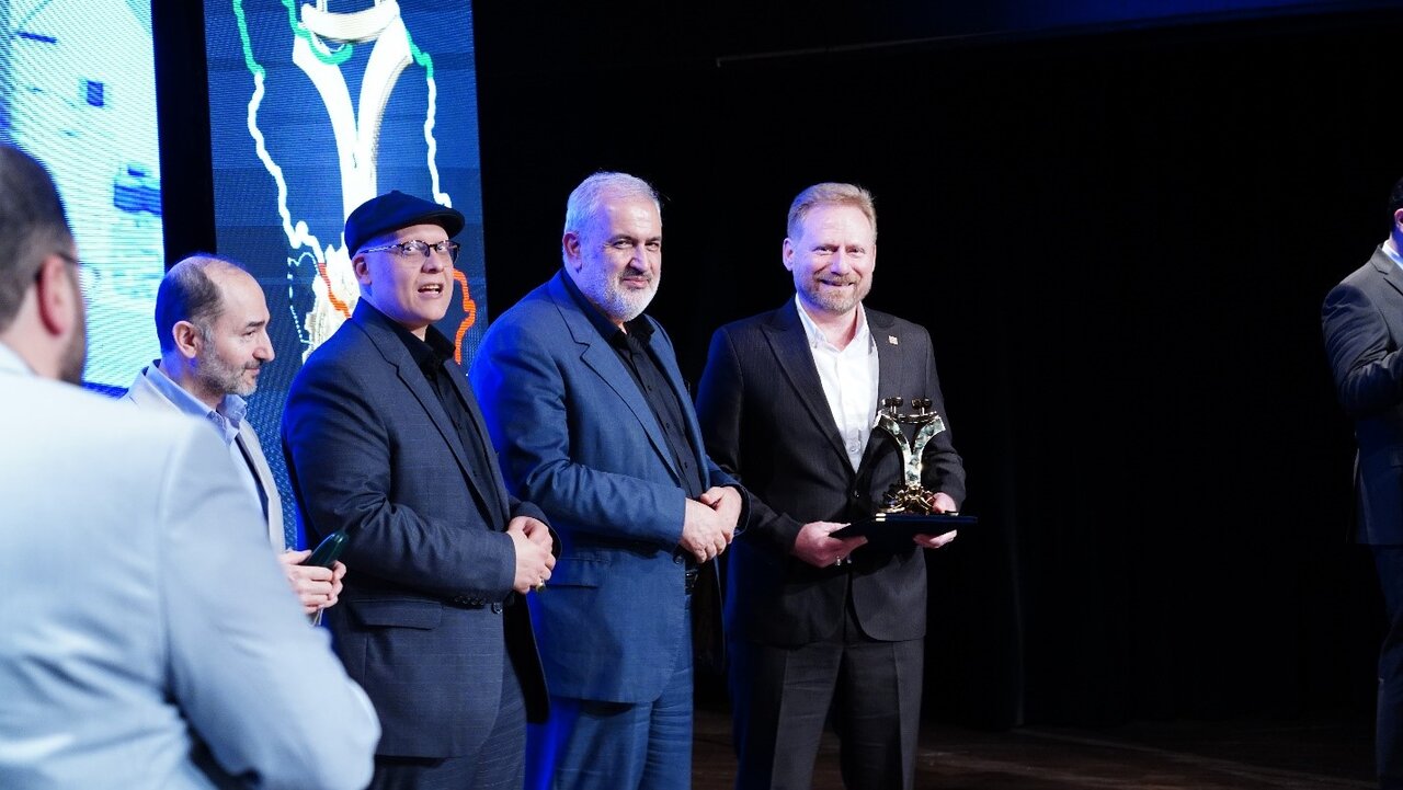 “انتخاب” برترین شرکت در حوزه حمایت از حقوق مصرف کنندگان شد