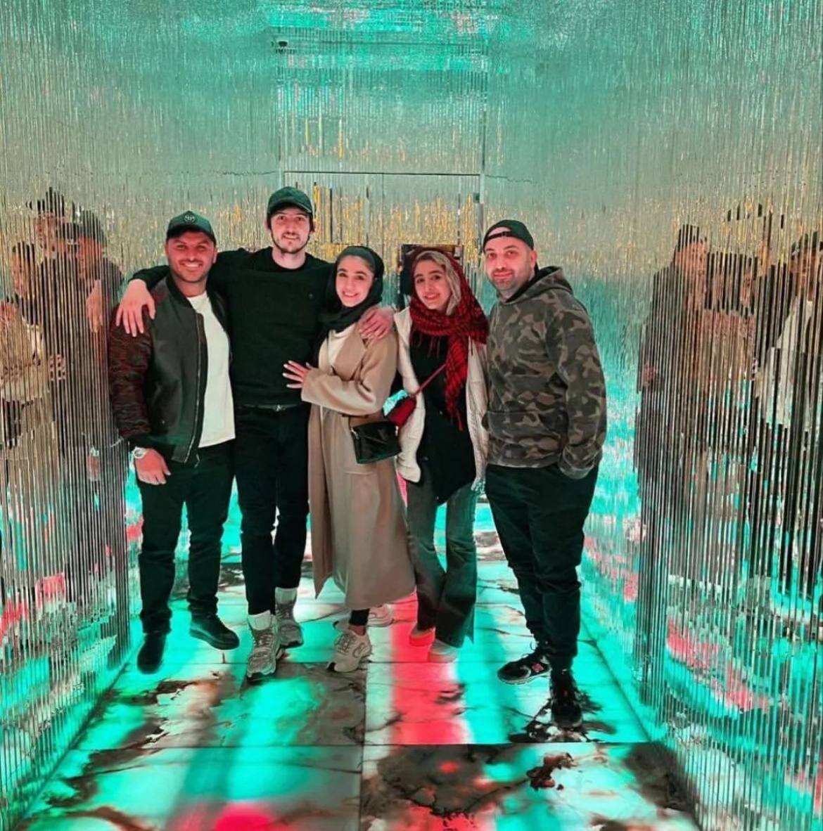 عکس| دورهمی سردار آزمون و همسرش با آرمین زارعی