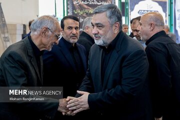 مقامات ارشد نظامی با پوششی متفاوت در یک مراسم