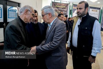 مقامات ارشد نظامی با پوششی متفاوت در یک مراسم