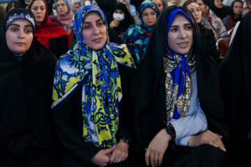 عکسی از دختر آیت الله هاشمی در همایش زنان حامی مسعود پزشکیان / کاندیدای زن انتخابات هم بود 3