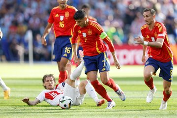 لاروخا کرواتها را در هم کوبید