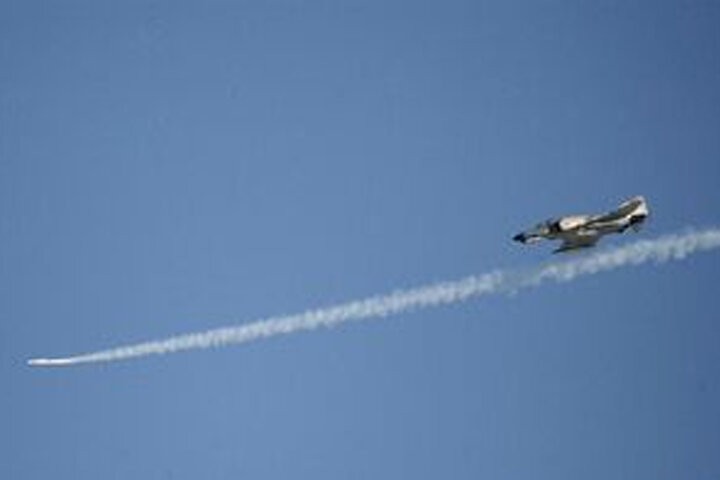 ببینید | جنگ در آسمان؛ لحظه هدف گرفتن پهپاد انتحاری اوکراینی توسط جنگنده سوخو روسی