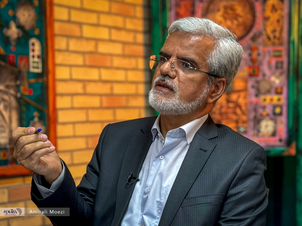 صداوسیما موضوعات یکی از تندروترین لایههای جناح سیاسی را روایت میکند / تلویزیون از قانون اساسی فاصله دار 2