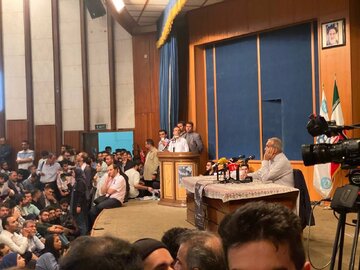 عکسی از مسعود پزشکیان در میان اساتید دانشگاه تهران