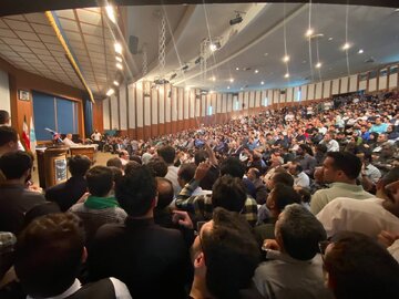 گزارش میدانی از یک نشست/ فضای گفتوگوی پزشکیان و دانشجویان چطور بود؟/ « آقای دکتر جای این حرفها جواب سوالات را بدهید» گزارش میدانی از یک نشست/ فضای گفتوگوی پزشکیان و دانشجویان چطور بود؟/ « آقای دکتر جای این حرفها جواب سوالات را بدهید»