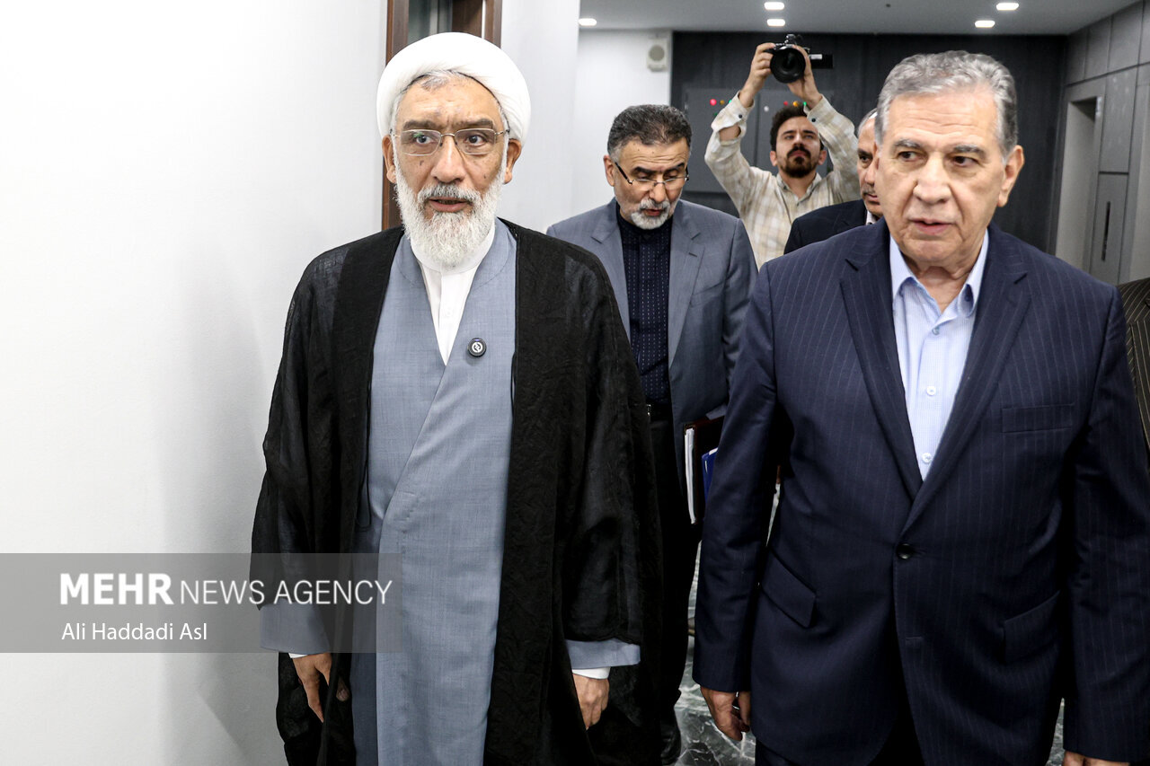 زاکانی با آسانسور رفت، پورمحمدی از راه پله /حضور دو کاندیدای ریاست جمهوری در اتاق اصناف +تصاویر