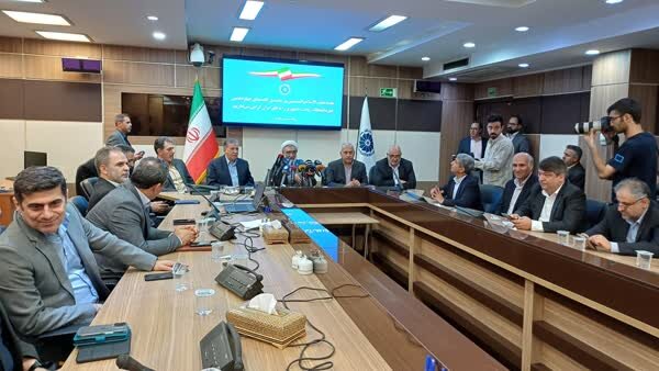 عکسی از مسعود پزشکیان در میان اساتید دانشگاه تهران