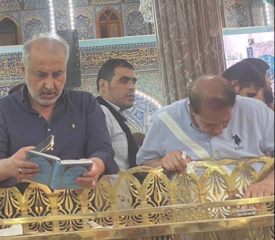 عکس| مدیرعامل پرسپولیس در حال زیارت حرم امام حسین (ع)