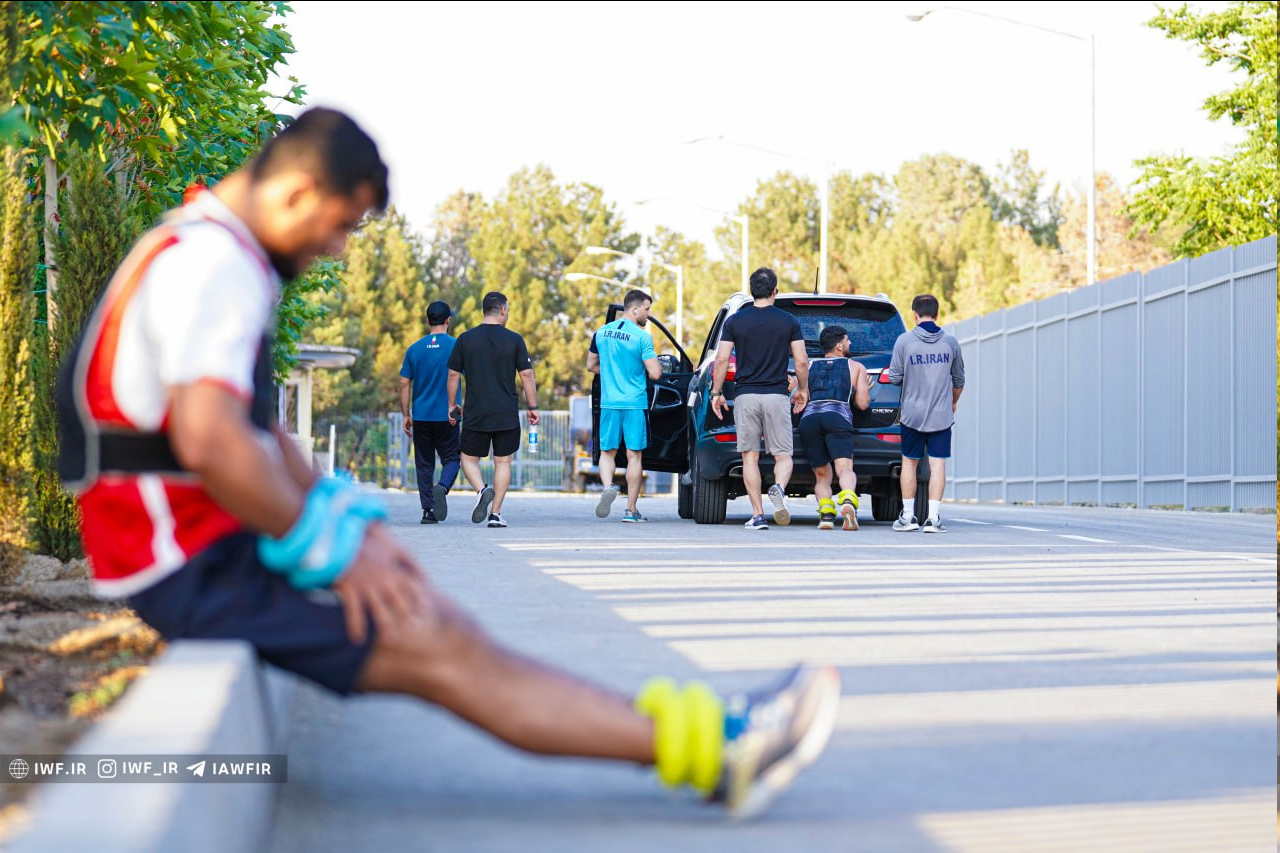 عکس| از هل دادن شاسی بلند تا کشتی گرفتن روی تپه/ تمرین متفاوت تیم ملی کشتی فرنگی بزرگسالان