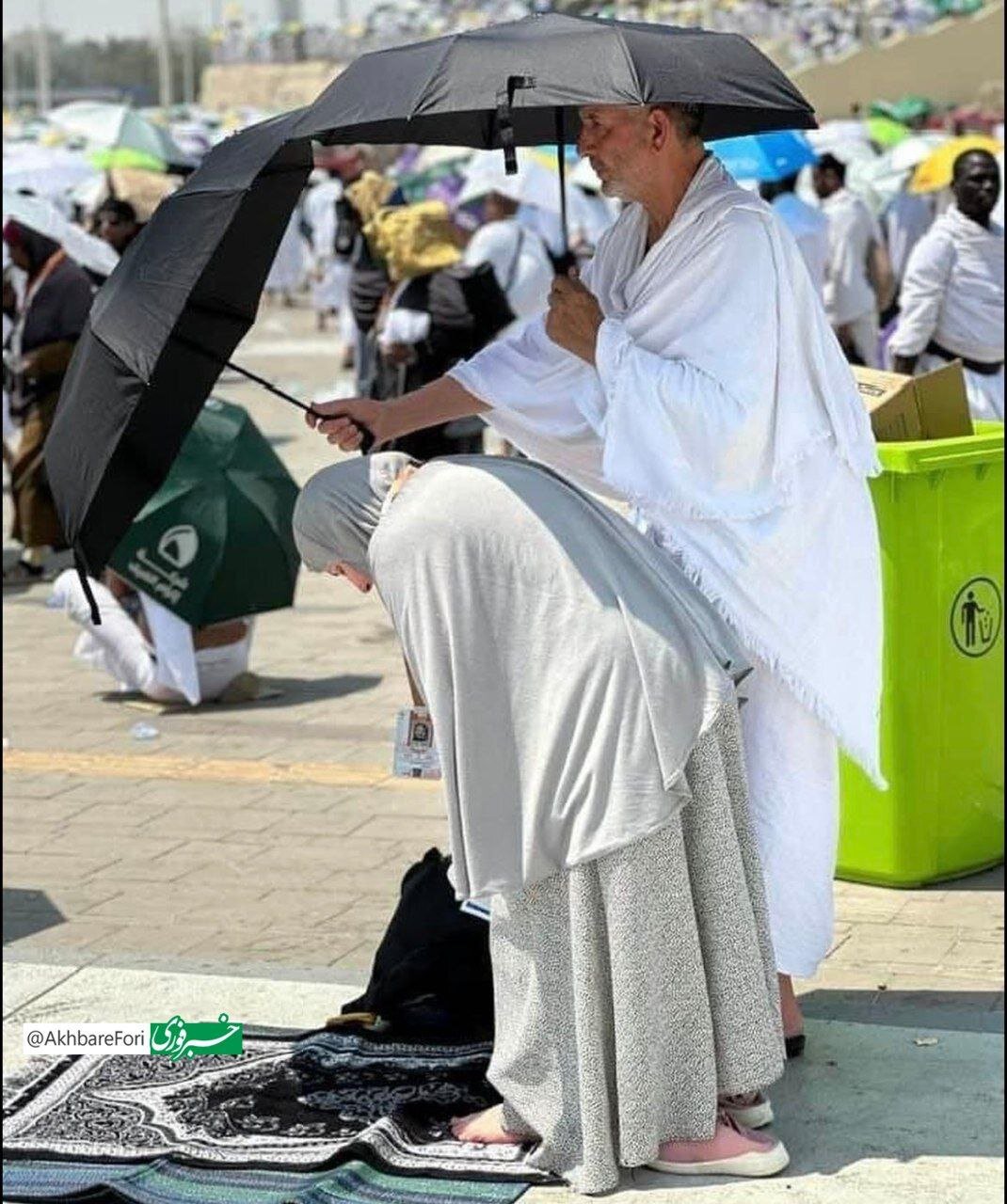 عکس | اقدام تحسینبرانگیز یک زائر خانه خدا برای همسرش در مراسم حج امسال
