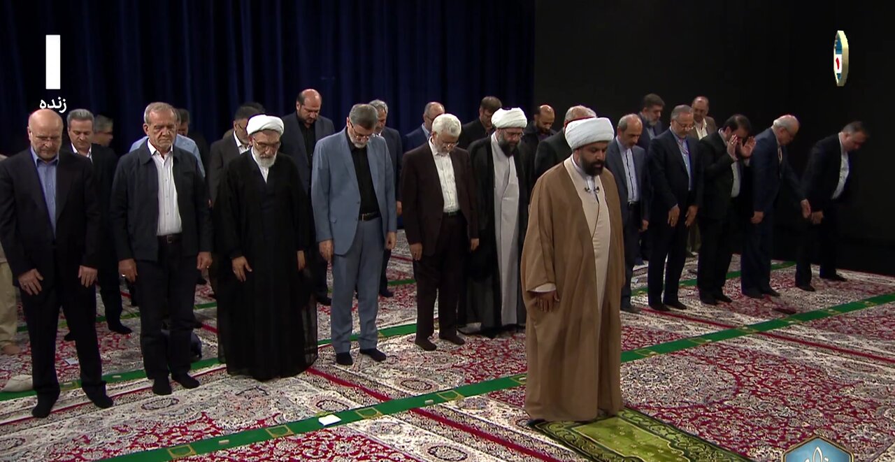 تصاویری از ۶ کاندیدای انتخابات در صف نماز جماعت /کاندیداها به چه کسی اقتدا کردند؟
